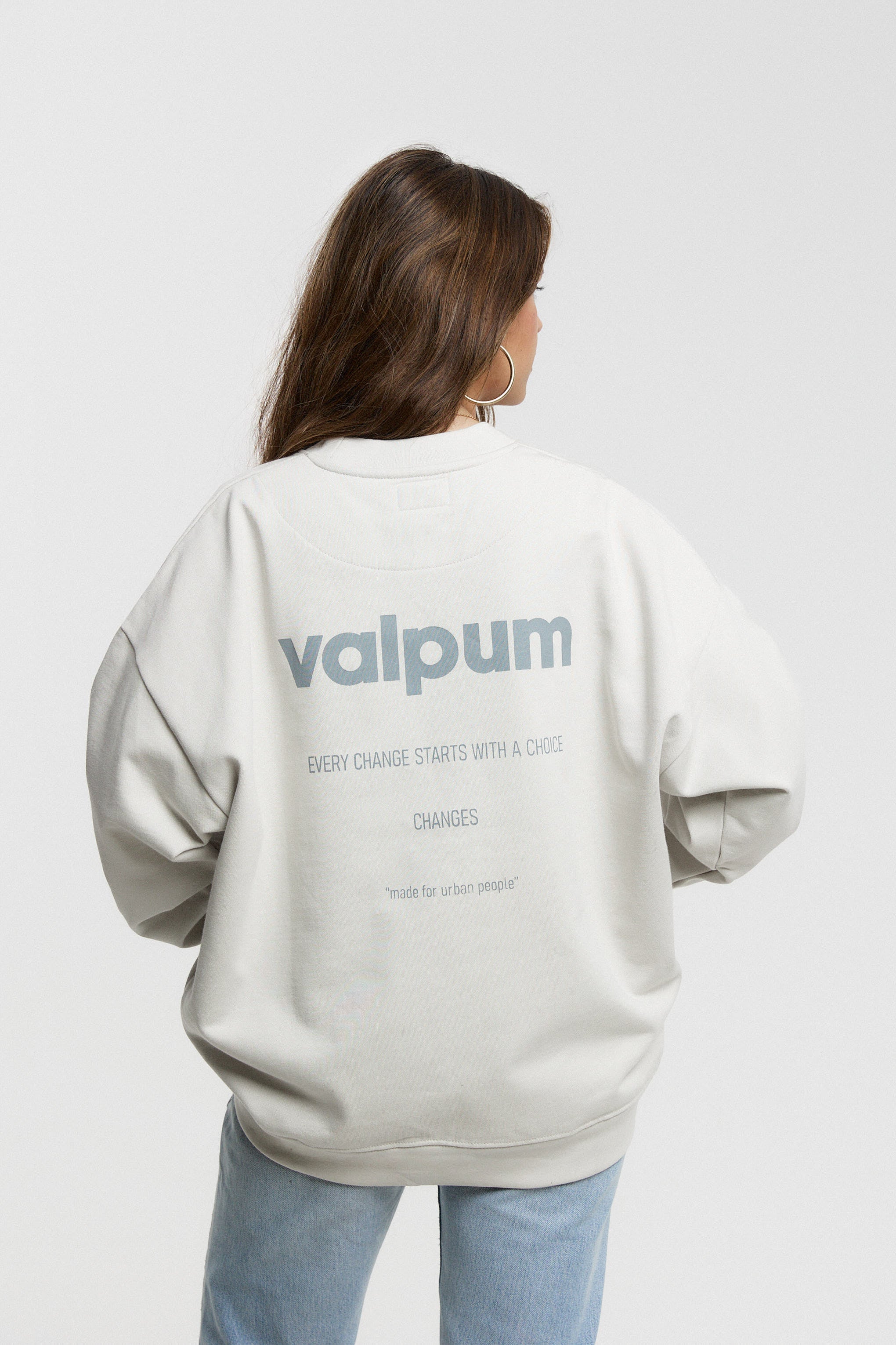 CLASSIC CREAM CREWNECK