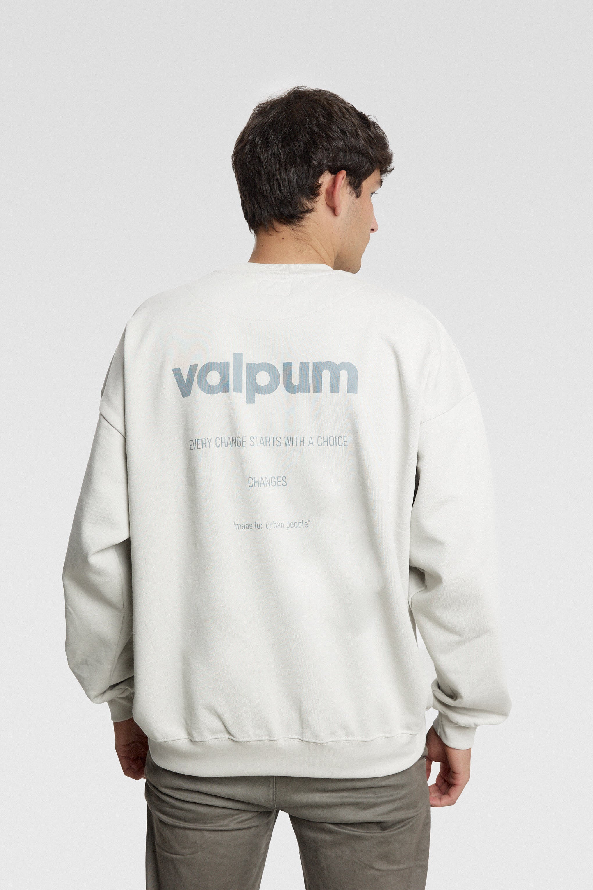 CLASSIC CREAM CREWNECK